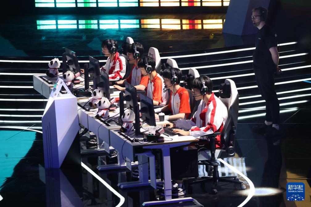 电子竞技——电竞世界杯：中国战队AG.AL获英雄联盟项目亚军