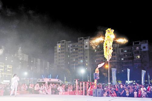 体育进夜市 夏日活力足