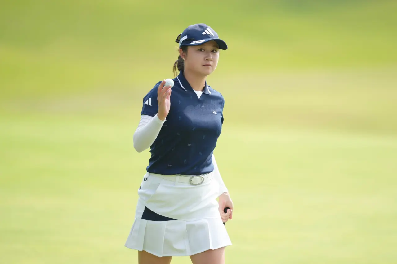 周一新闻｜英国公开赛舍夫勒夺冠李昊桐T4 女子日巡赛场遭遇“熊出没”