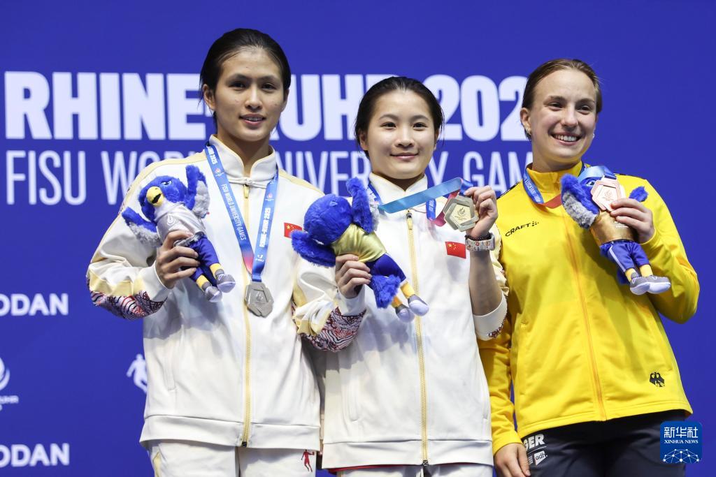 大运会——跳水：王伟莹、屈芷欣分获女子三米板冠亚军