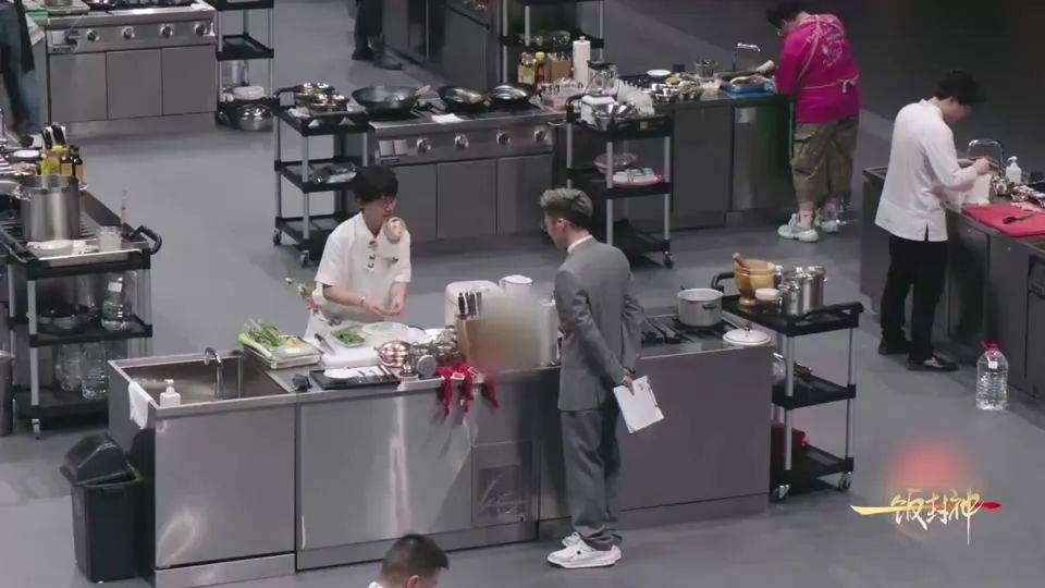 谢霆锋再做煮饭综艺被指「劲作状」！