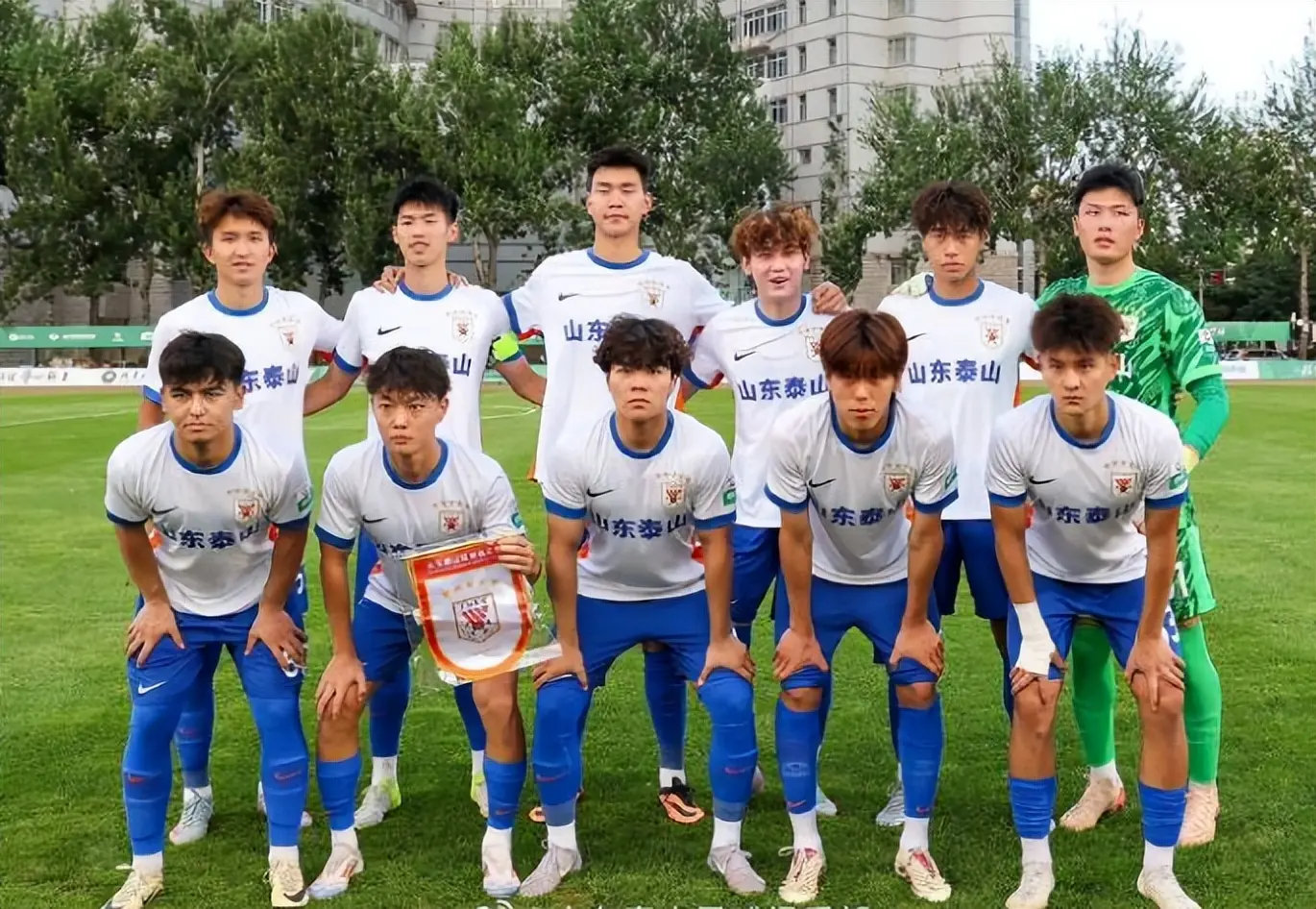 恭喜吴志东、韩鹏！山东泰山11人离队，三重目的助球队名利双收