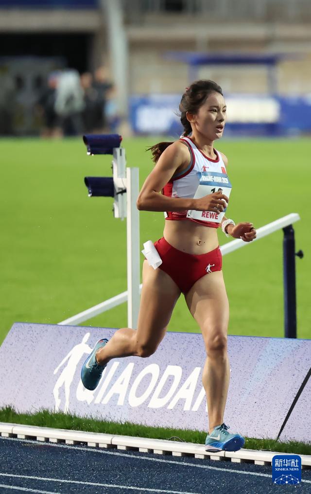 大运会——田径：女子10000米赛况