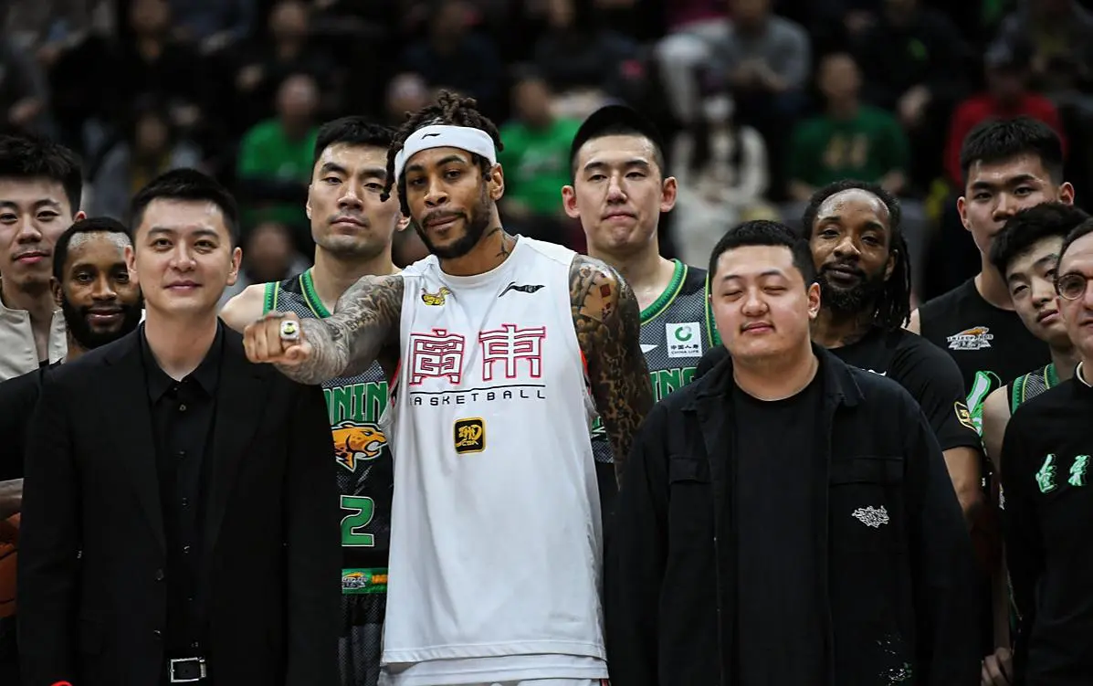挤掉弗格！32岁外援留在辽篮，场均21+3.7+4，两个优势不可替代