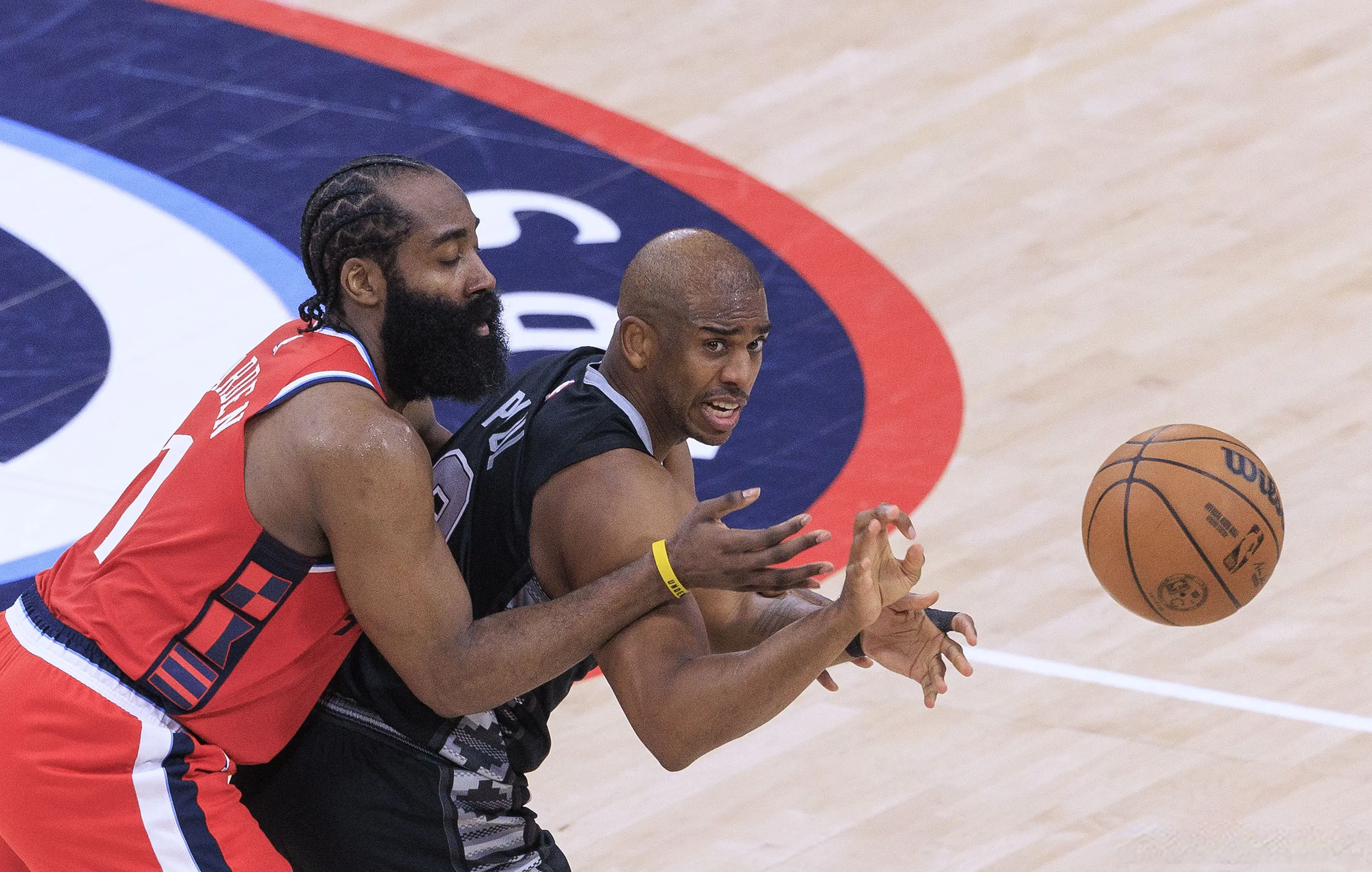 主动降薪引援！又力挺保罗回归，NBA最无私球星，联盟欠你总冠军