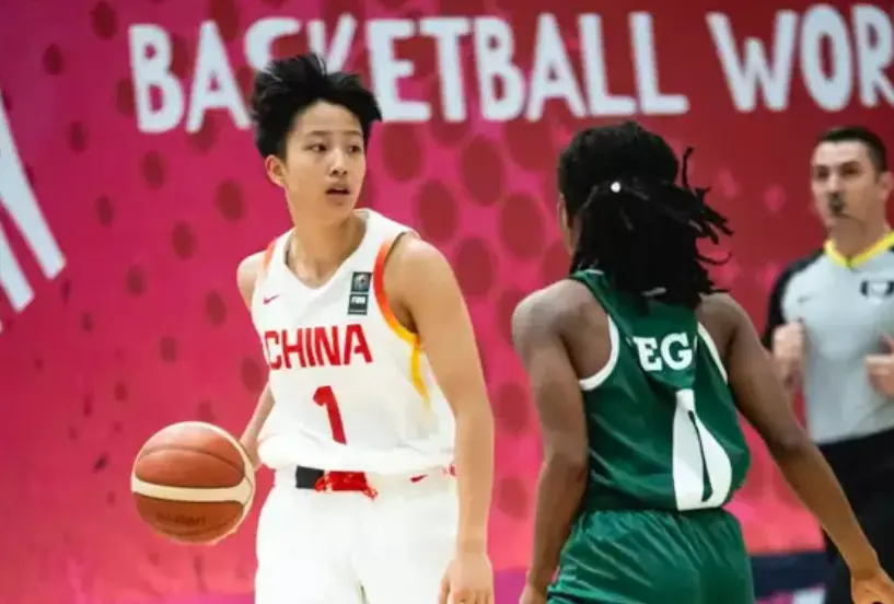 中国女篮新星爆发！后卫当选篮板王，成世青赛潜力新秀