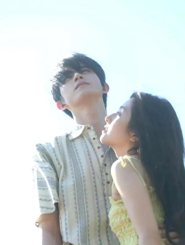 敖瑞鹏李兰迪芭莎大片释出，“千燕莞语”般配度拉满