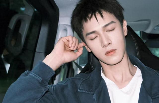 李昀锐真好哄，玩游戏被骗了后，却依旧帮范丞丞说话