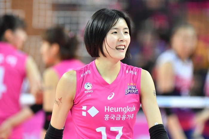 因校园暴力逐出国家队！29岁女排主攻重返亚洲排坛 低薪加盟日本