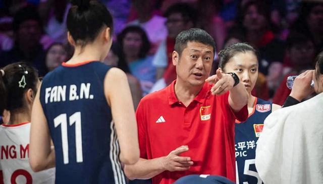 中国女排淘汰赛名单调整！接应最强替补入选，杨舒茗出局