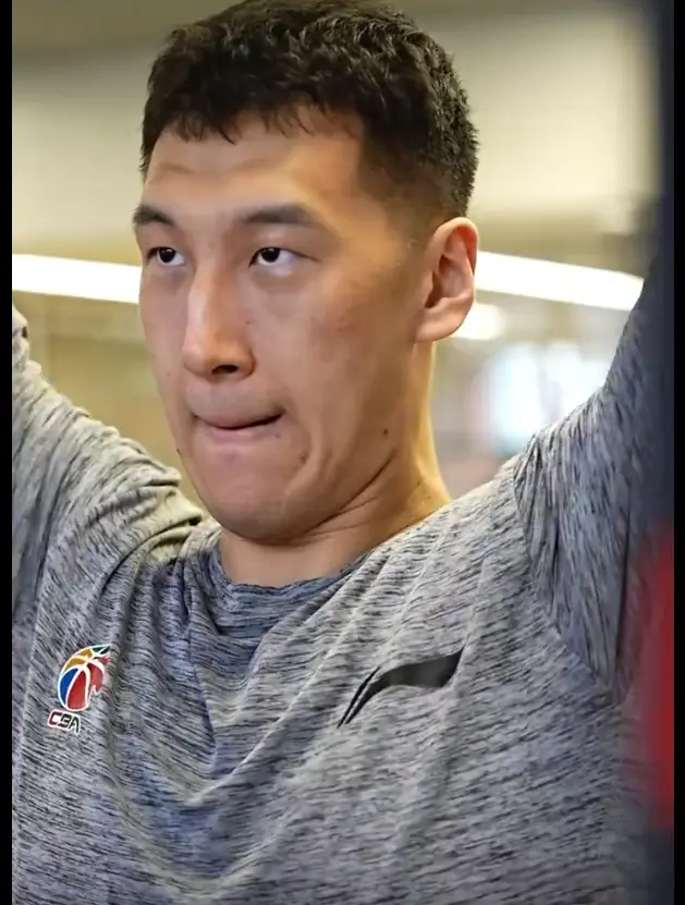 广东队晒最新训练，杜润旺领衔，四国青球员加入，王怀玉一旁监督