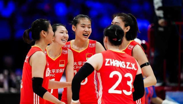 中国女排冲击世界前三！赢波兰将实现反超，亚洲第一之争愈发激烈