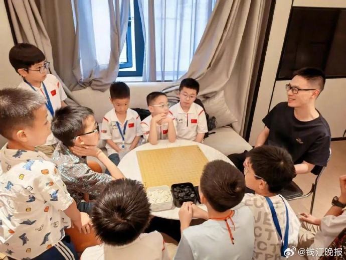 11岁浙江女棋童围棋定段成功，成中国最小的职业女棋手