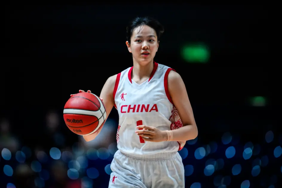 女篮逆转掀翻日本队！中国队晋级世大运四强：刘禹彤赛后疯狂庆祝