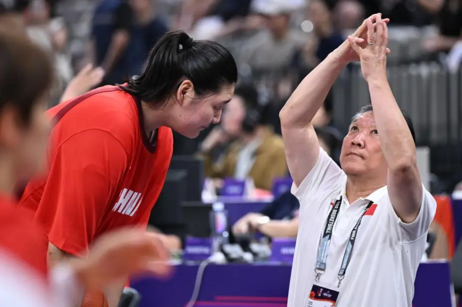 女篮世大运逆袭淘汰日本！李笋南给宫鲁鸣上了一课：打日本就该狠