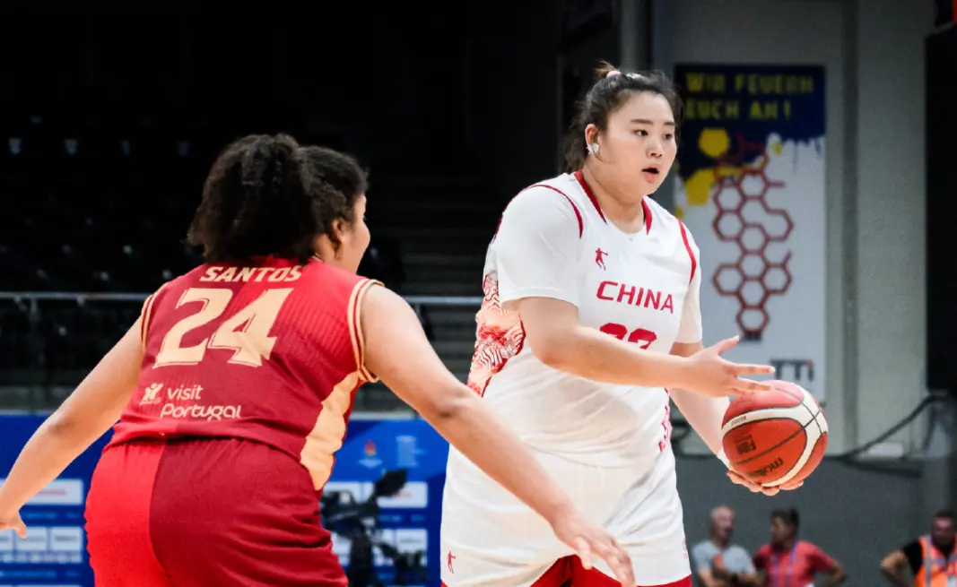 女篮逆转掀翻日本队！中国队晋级世大运四强：刘禹彤赛后疯狂庆祝