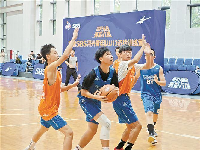全国40名小球员聚厦体验专业篮球训练