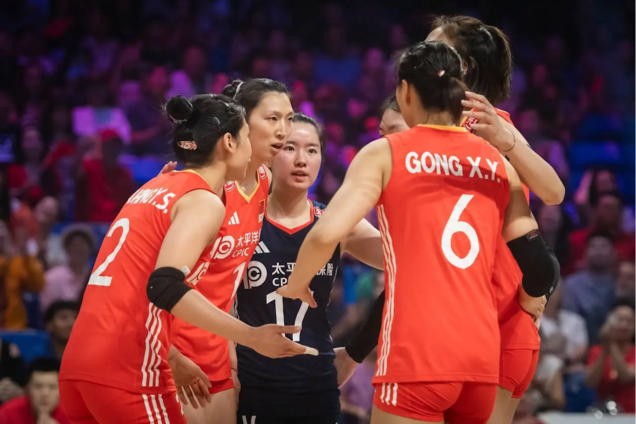 中国女排消息！总决赛正式打响，凌晨两点决战波兰，需做好三点！