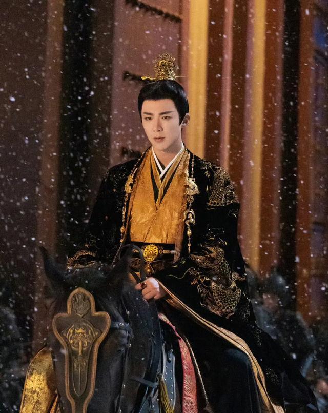 打戏惊艳，演技炸裂，角色反差感强…近期古偶剧男主们表现真不错