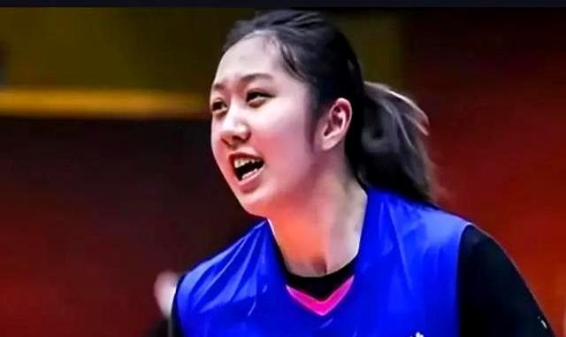 短板明显！4大副攻成摆设！女排被球迷看衰，网友：尽量赢一局吧