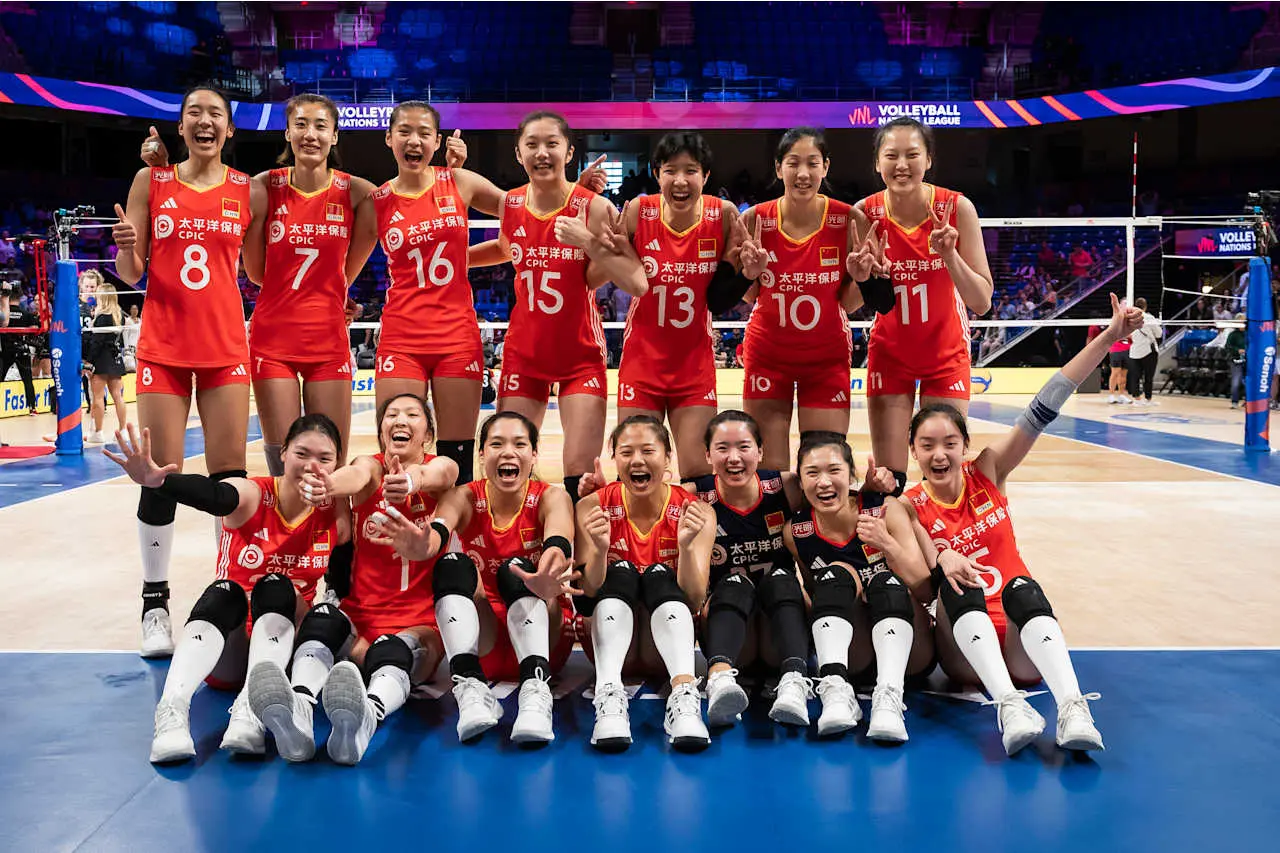 中国女排消息！总决赛正式打响，凌晨两点决战波兰，需做好三点！