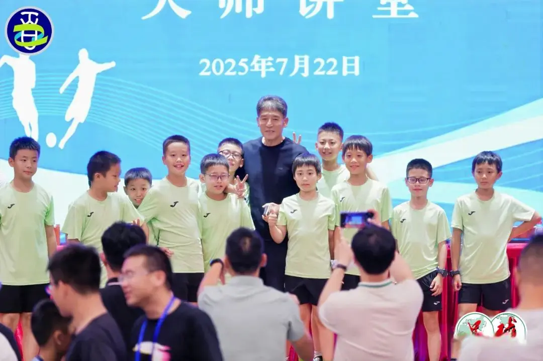 百年名校杯 | 从校园足球开始留洋？李章洙和他的“足球练习生”计划