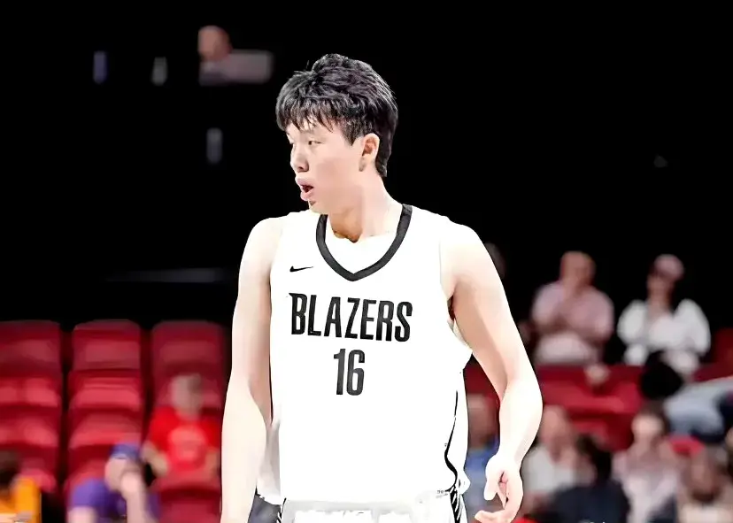 杨瀚森已返回国内，不过看活动安排男篮前两场热身赛可能不会出战
