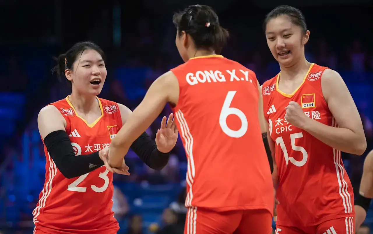 凌晨2点！央视直播有变，中国女排冲四强，首发阵容无悬念