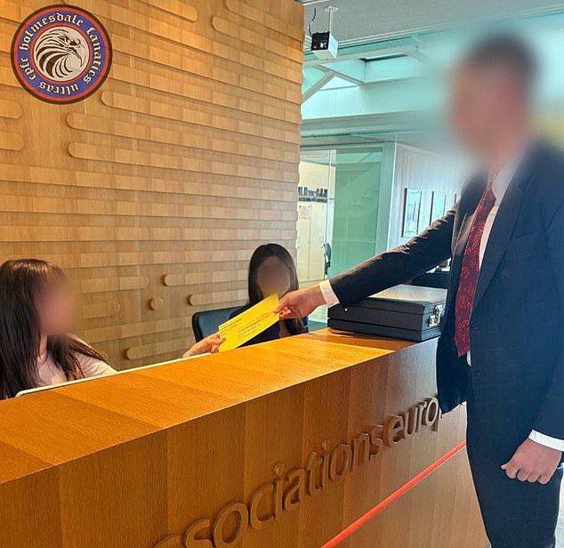 邮报：抗议无缘欧联，水晶宫球迷往欧足联送了个装满假币的箱子
