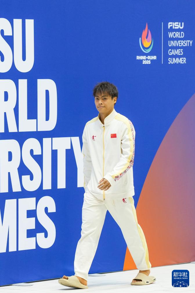 大运会——跳水：张文澳、胡宇康分获男子一米板冠亚军