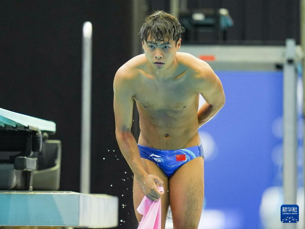 大运会——跳水：张文澳、胡宇康分获男子一米板冠亚军