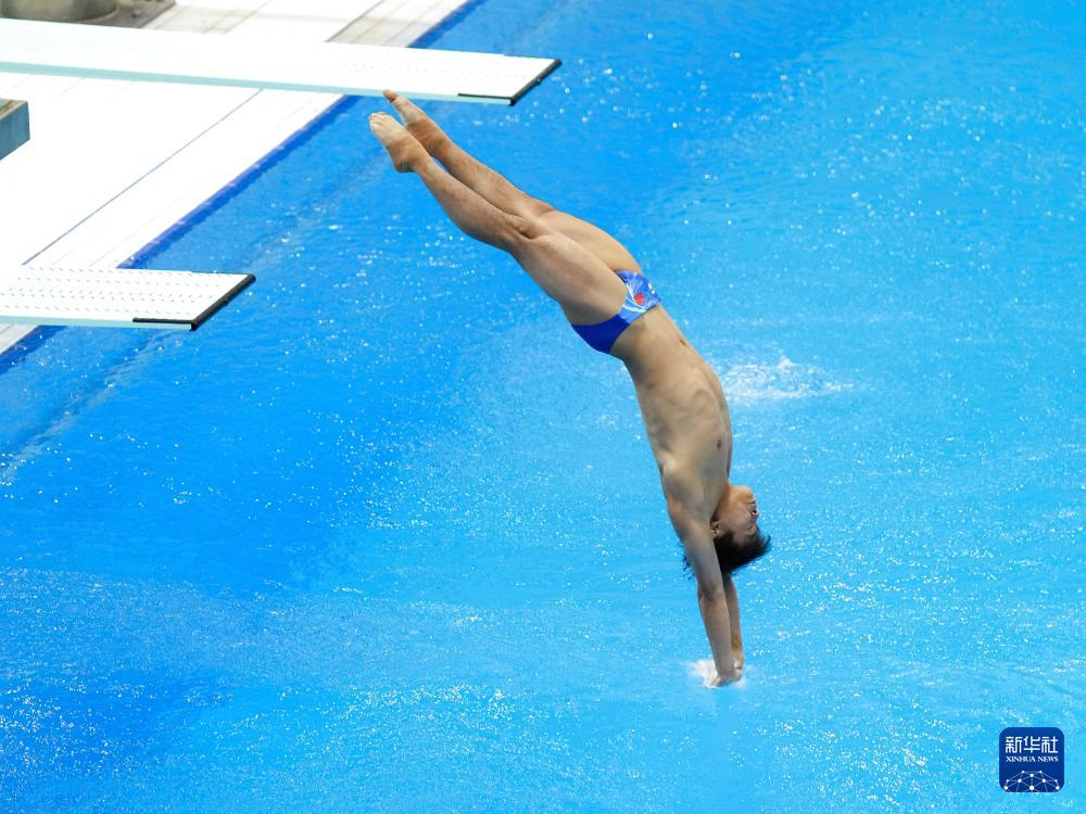 大运会——跳水：张文澳、胡宇康分获男子一米板冠亚军