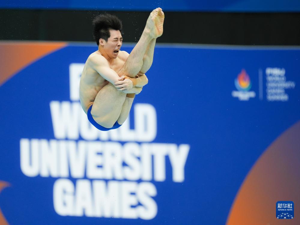 大运会——跳水：张文澳、胡宇康分获男子一米板冠亚军