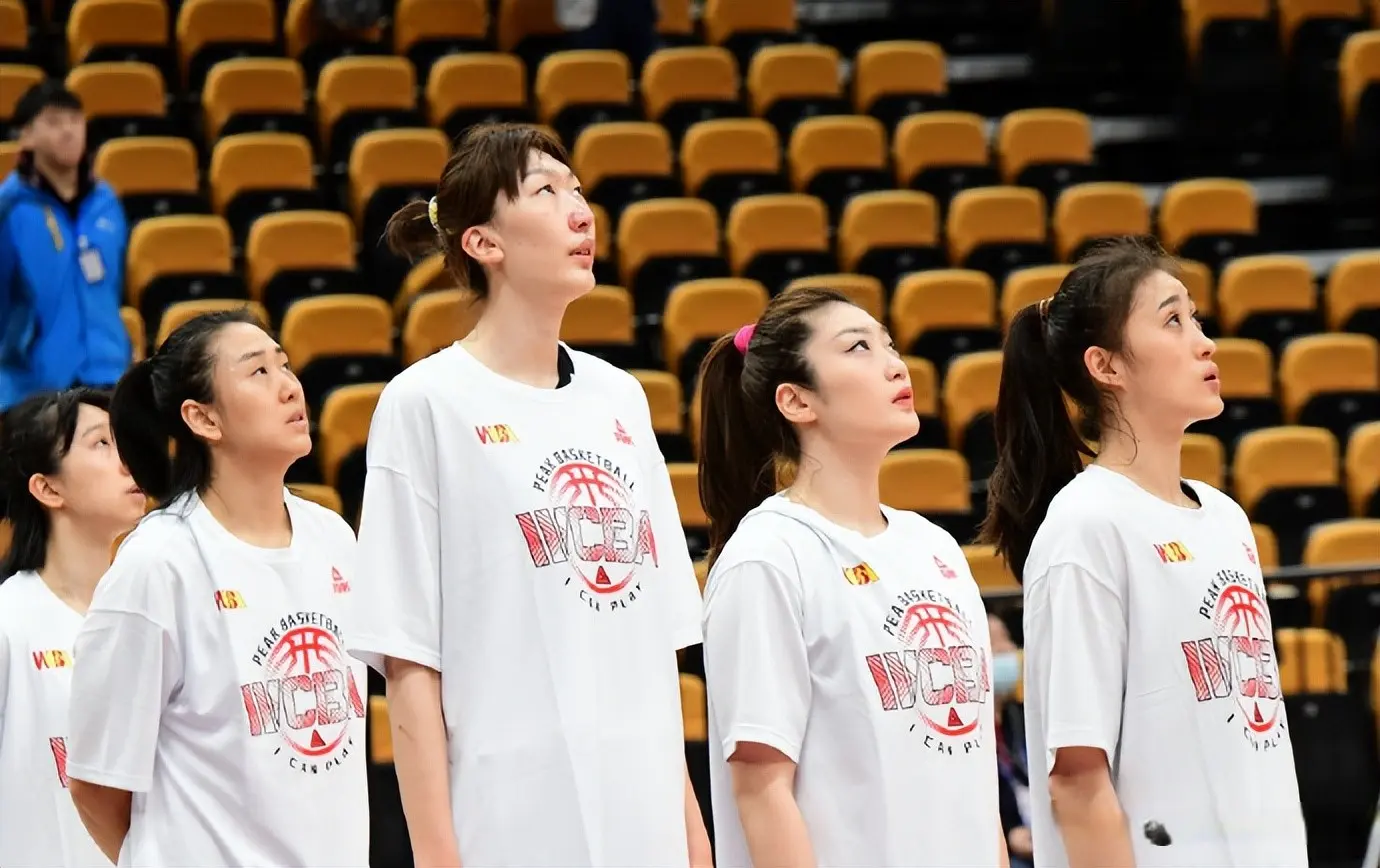 女篮超豪华之师来了！李梦韩旭王思雨李缘刘禹彤联手，全力冲金牌