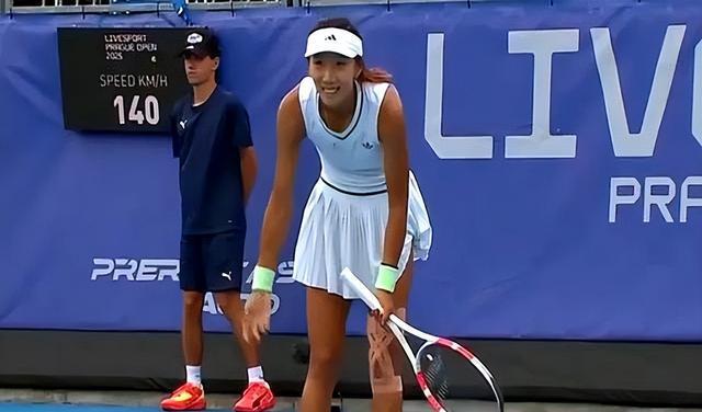 WTA布拉格，中国一金花遭遇一轮游，00后美少女2-0横扫，又成独苗