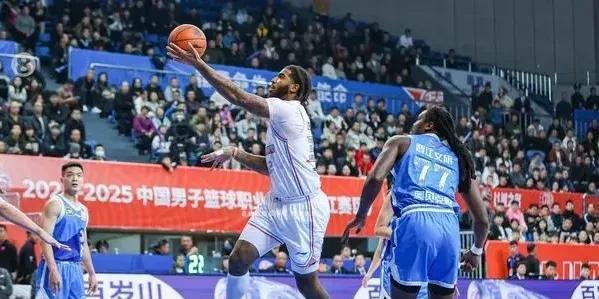 辽篮锁定第二位大外援，前勇士主力大前锋接近签约，将考验杨鸣