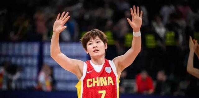 不是王思雨！丢冠第3天，中国女篮首位留队老将确定！