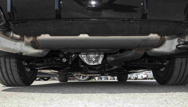 宝马3系降价10万，年轻人抢疯了？标配2.0T+8AT，好开又有面子