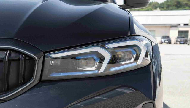 宝马3系降价10万，年轻人抢疯了？标配2.0T+8AT，好开又有面子