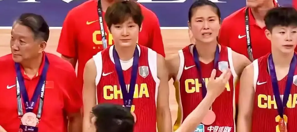 亚洲杯落幕！女篮泪洒领奖台，众将发文告别，4朝元老有意宣退