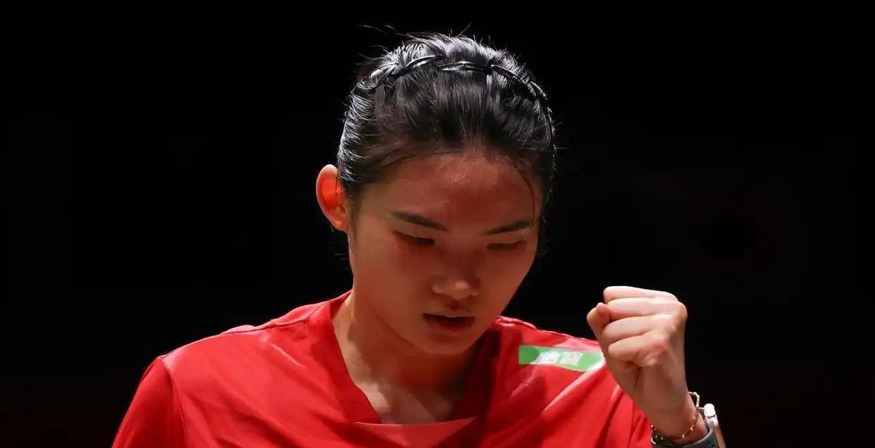 国羽女单2比1逆转晋级，26岁选手惊险过关