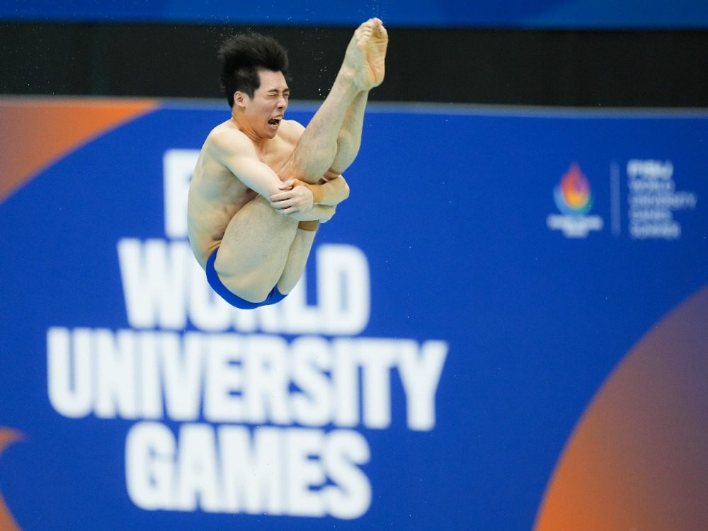 图片新闻｜大运会：张文澳、胡宇康分获跳水男子一米板冠亚军