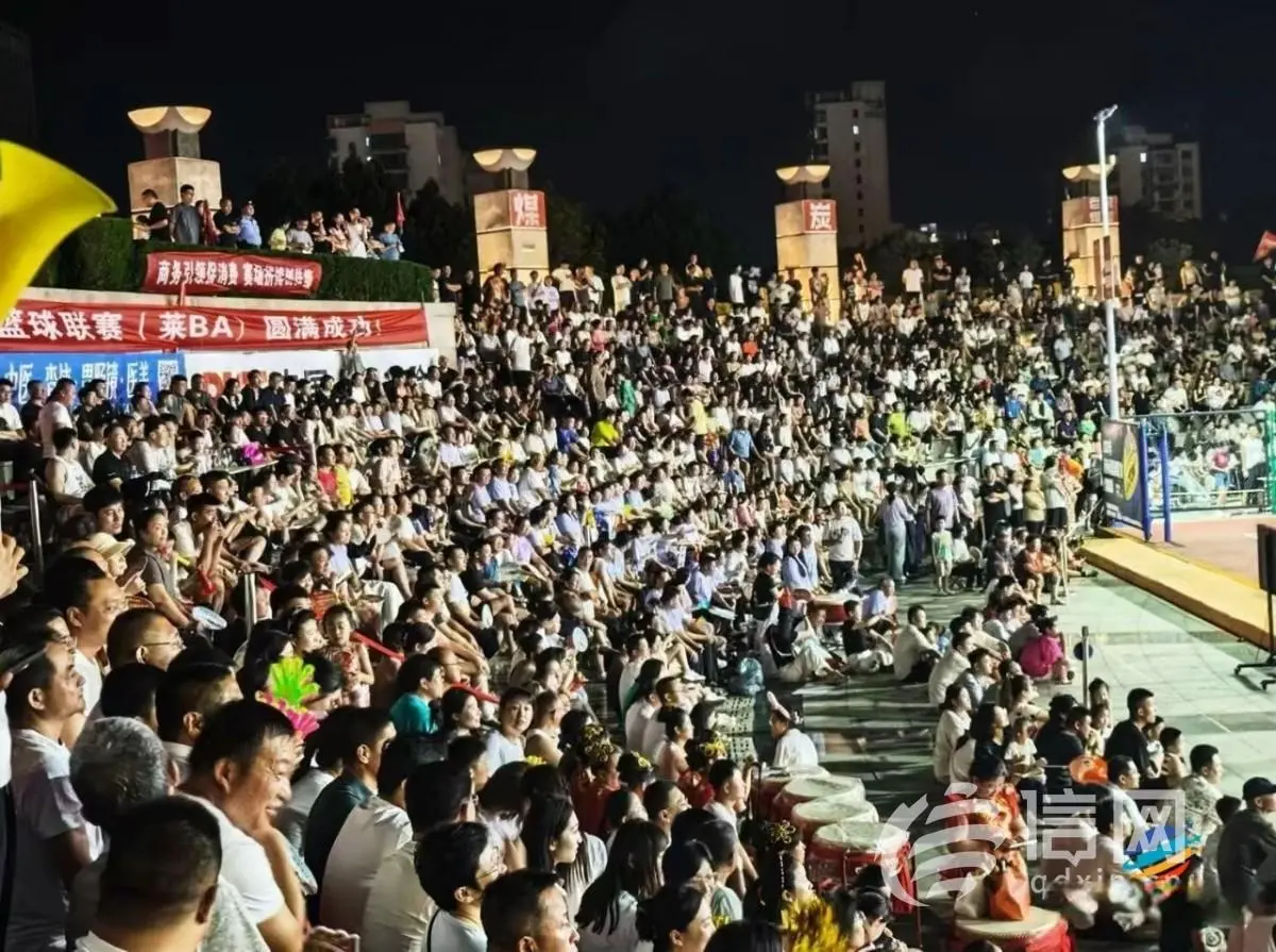 莱西市篮球联赛燃爆夏夜 “水库鱼大战甜瓜”成流量担当