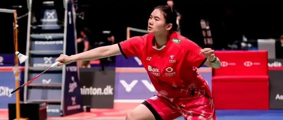 国羽女单2比1逆转晋级，26岁选手惊险过关
