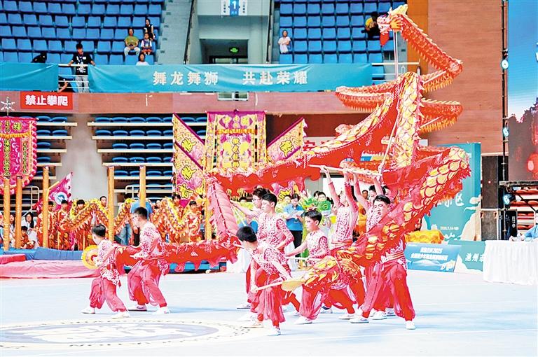 龙狮腾跃摘金冠 荣光绽放耀“大道”