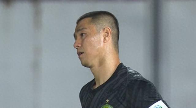 国安配不上胜利 侯森库尔图瓦附体，塞帅死抱三中卫体系 完败邵佳一