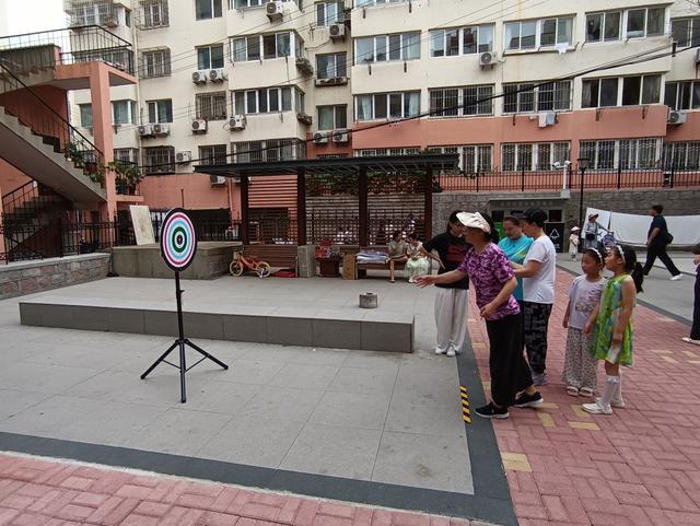 高邮湖路社区举办趣味运动会