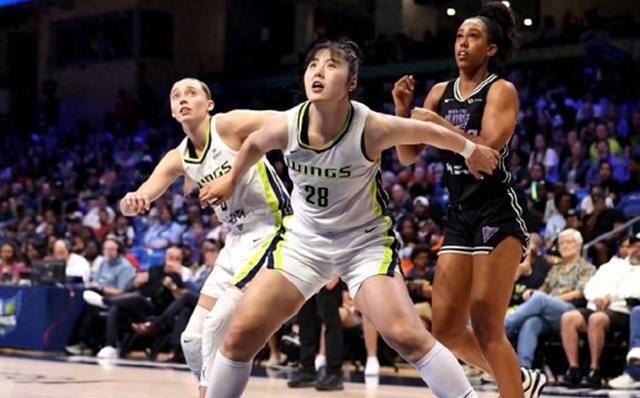 队友不给力！李月汝仅3分4篮板真因，3人5次“连线”失败