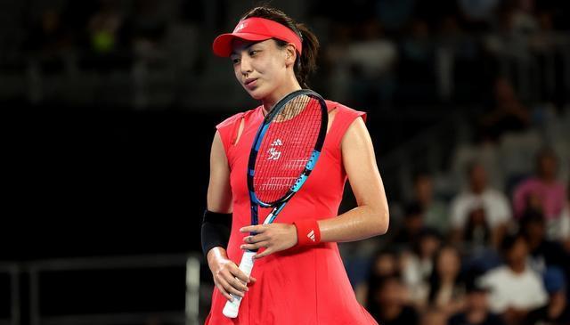 WTA布拉格，中国一金花遭遇一轮游，00后美少女2-0横扫，又成独苗