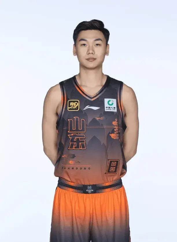 CBA不养混子，邱彪下狠手，山东今天官宣裁掉侯沛佐何思雨陆翊铭